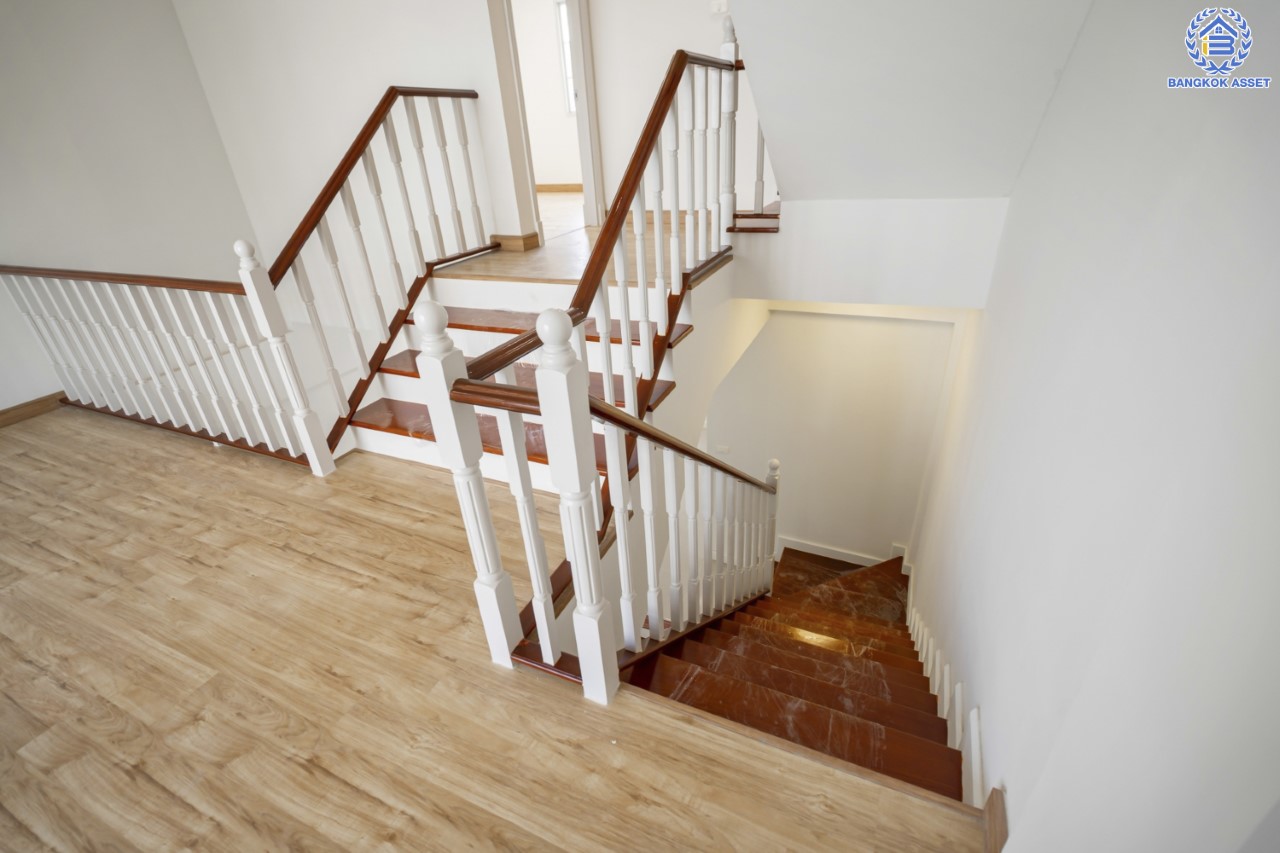 บ้านมือสองตกแต่งใหม่ ม.พลัสซิตี้พาร์ค เกษตร-งามวงศ์วาน ทาวน์โฮม 3 ชั้น ตอบโจทย์ทุกการอยู่อาศัย เนื้อที่ 23.4 ตร.ว. ฟังก์ชัน 3 ห้องนอน 4 ห้องน้ำ 2 ที่จอดรถ (ห้องนอนทุกห้องมีห้องน้ำในตัว) เดินทางสะดวกสบายบนทำเลใจกลางเมือง เข้าออกได้ 3 เส้นทาง ได้แก่ ถ.วิภาวดี ถ.งามวงศ์วาน ถ.ประชาชื่น ใกล้ ม.เกษตร, เดอะมอลล์งามวงศ์วาน และรถไฟฟ้าสายสีเขียว "สถานีมหาวิทยาลัยเกษตรศาสตร์"